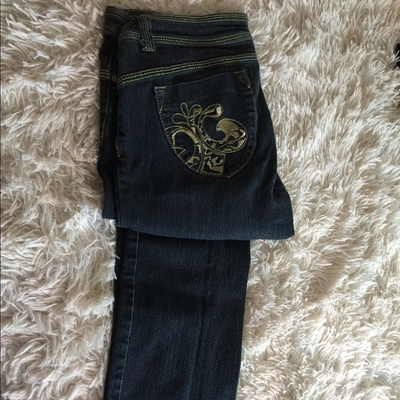 Dereon Jeans - Picture 2 of 2